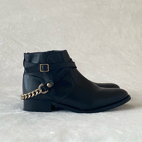 Steve Madden Ringo Ankle Booties Black with Gold Chain Detail Size 8.5M - Picture 4 of 16